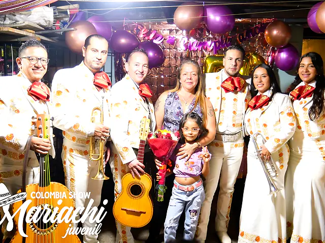 Serenata sorpresa de cumpleaños con mariachi en Bogotá