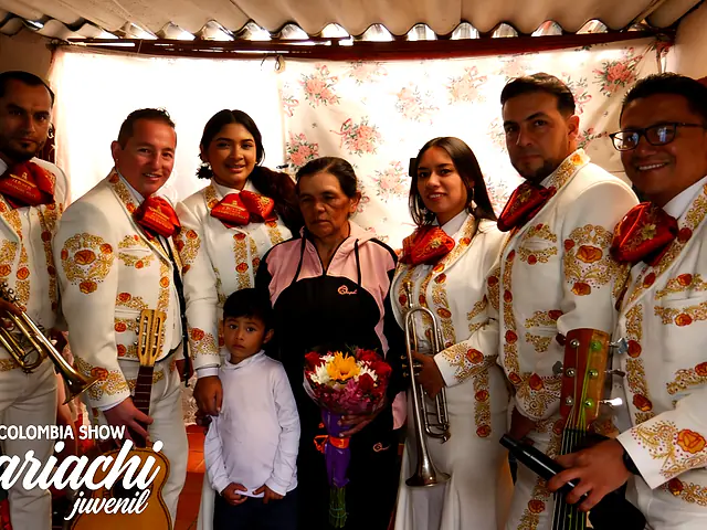 Serenata de mariachi a domicilio en una casa de Bogotá